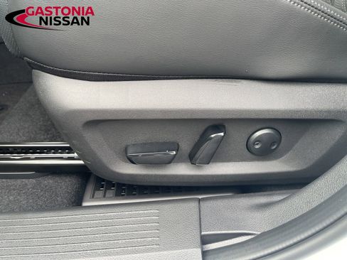 Used 2026 Nissan Rogue Platinum w/ Platinum Premium Package image 25