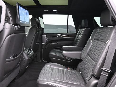 Used 2021 Cadillac Escalade Sport Platinum w/ Heavy-Duty Trailer Package AWD/4WD image 23
