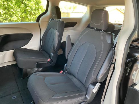 Used 2023 Chrysler Voyager LX FWD image 34