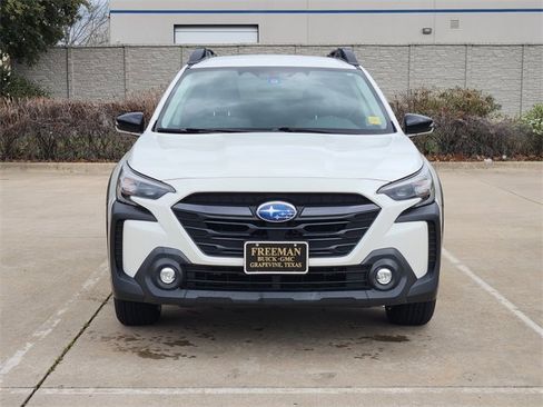 Used 2023 Subaru Outback Premium image 2