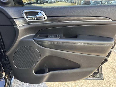 Used 2019 Jeep Grand Cherokee Limited image 15