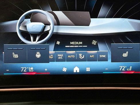Certified 2025 BMW X2 xDrive28i AWD/4WD image 18