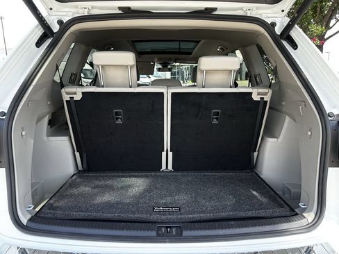 Used 2024 Volkswagen Atlas SE w/ Panoramic Sunroof Package FWD image 32