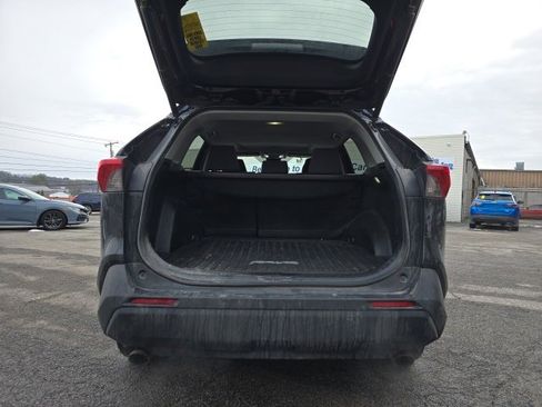 Used 2022 Toyota RAV4 XLE image 5