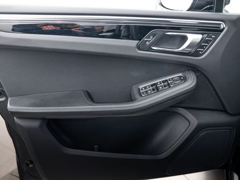 Certified 2023 Porsche Macan AWD/4WD image 15