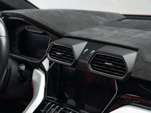 Used 2020 Lamborghini Urus AWD/4WD image 41