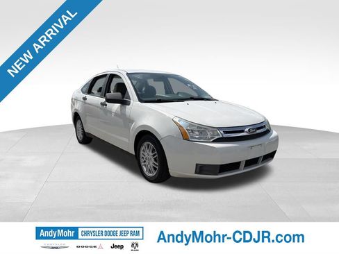 Used 2009 Ford Focus SE FWD image 1