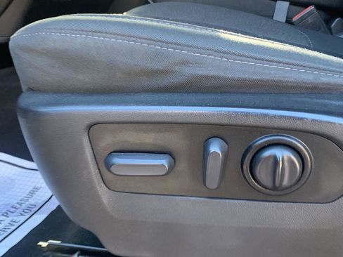 Used 2022 GMC Sierra 3500 SLE w/ SLE Convenience Package image 17