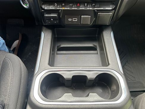 Used 2021 Chevrolet Silverado 1500 LT Trail Boss w/ Convenience Package II image 32