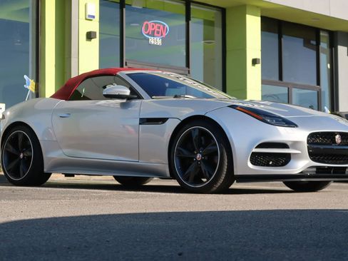Used 2020 Jaguar F-TYPE R image 6