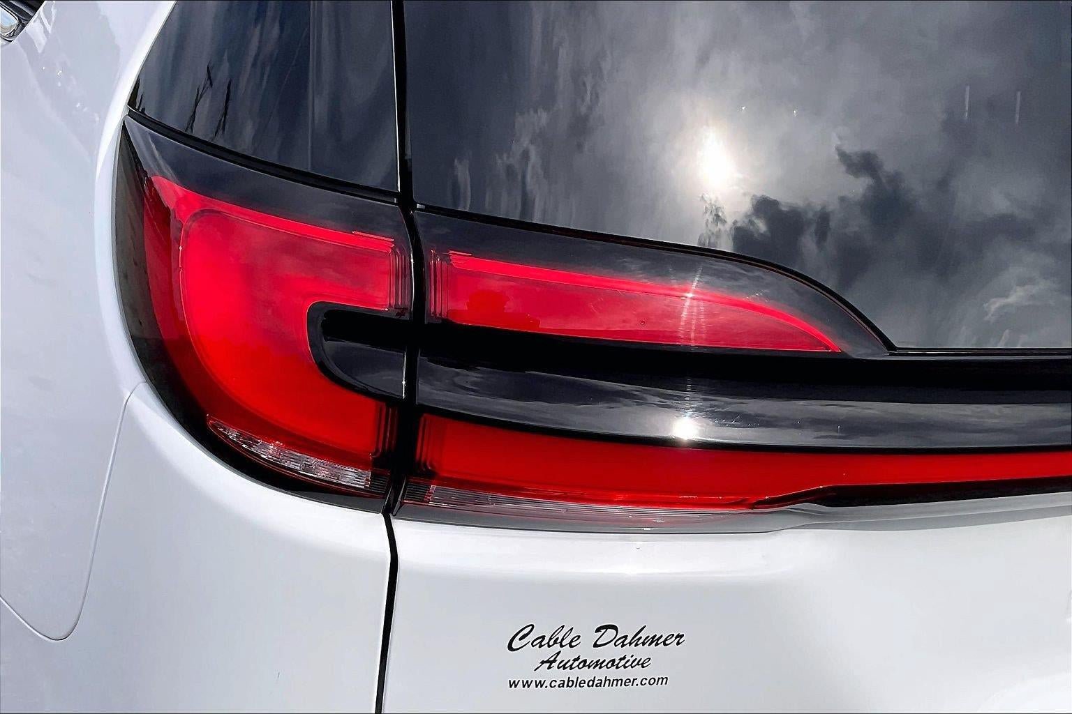 Used 2024 Chrysler Pacifica Touring-L FWD image 28