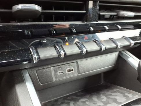 Used 2023 Chevrolet Colorado LT w/ LT Convenience Package image 26