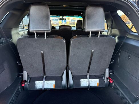 Used 2018 Ford Explorer XLT w/ Equipment Group 202A image 20