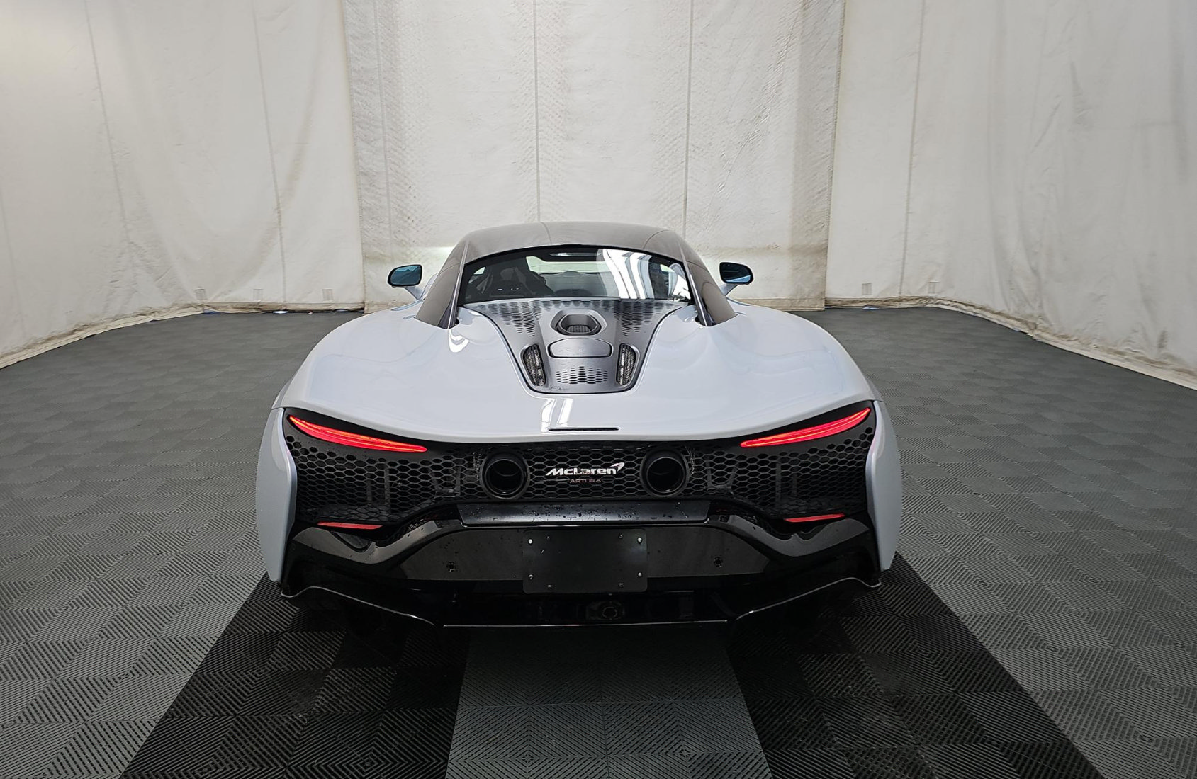 Used 2023 McLaren Artura RWD image 5