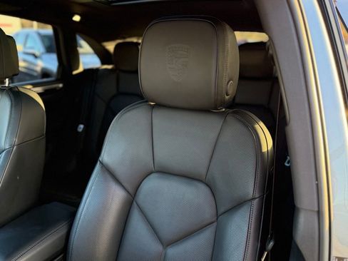 Used 2023 Porsche Macan Turbo image 10