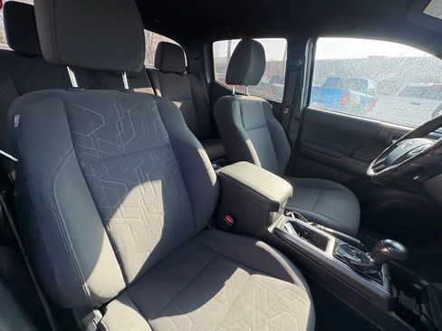 Used 2019 Toyota Tacoma TRD Off-Road image 19