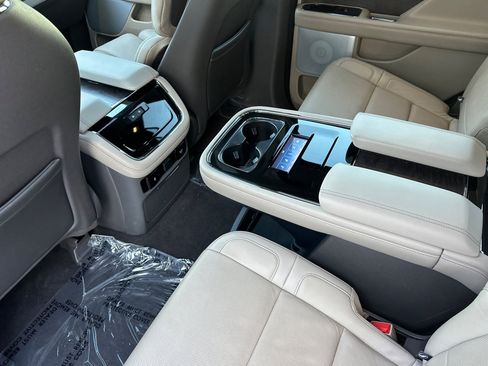 Certified 2024 Lincoln Navigator Reserve image 12