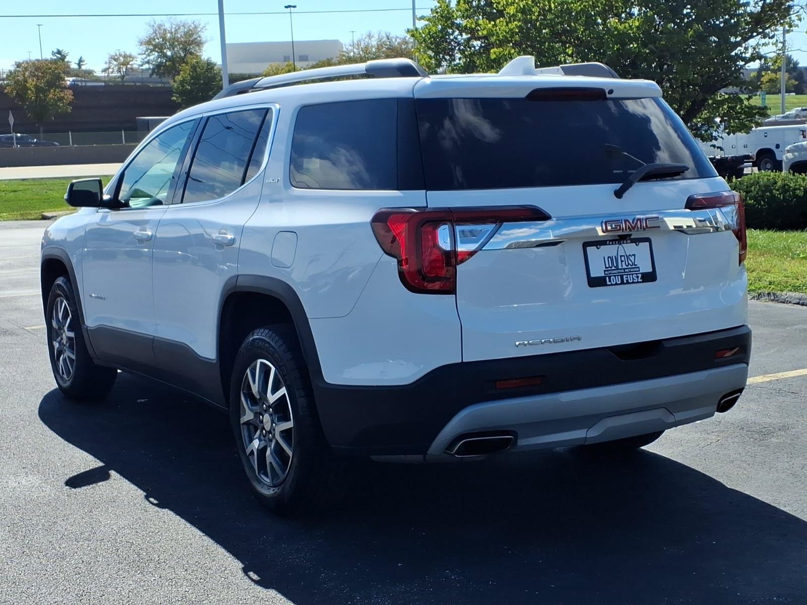 Used 2023 GMC Acadia SLT FWD image 5