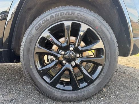 Certified 2022 Jeep Grand Cherokee Laredo X AWD/4WD image 36