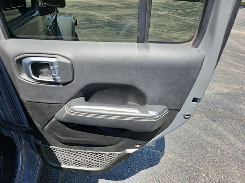 Used 2023 Jeep Wrangler Unlimited Sahara w/ Cold Weather Group AWD/4WD image 17