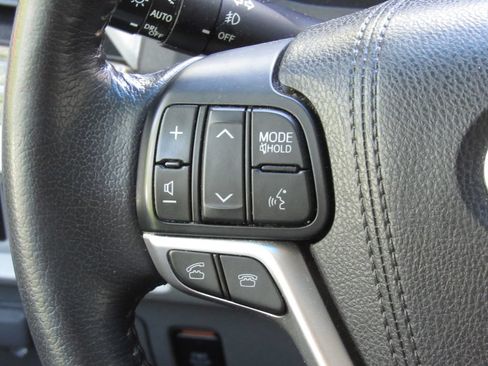 Used 2015 Toyota Sienna XLE Premium FWD image 28