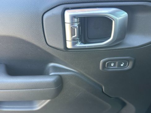 New 2026 Jeep Gladiator Sport AWD/4WD image 11