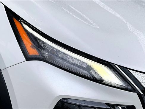 Used 2023 Nissan Rogue SV image 27