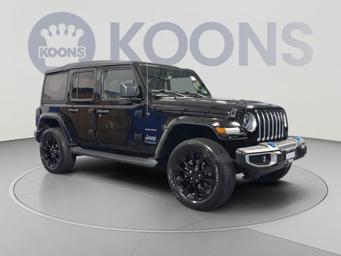 Used 2022 Jeep Wrangler Unlimited Sahara w/ Cold Weather Group AWD/4WD image 8