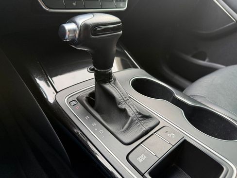 Used 2016 Kia Sorento SX image 16