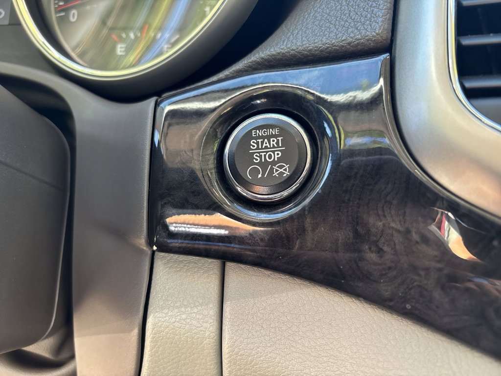 Used 2012 Jeep Grand Cherokee Laredo AWD/4WD image 22