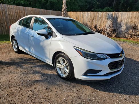 Used 2018 Chevrolet Cruze LT FWD image 5