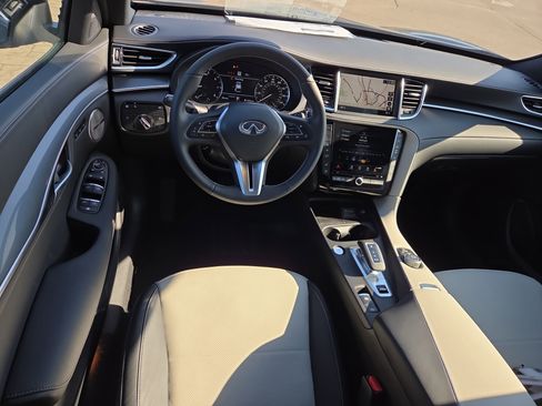 Used 2025 INFINITI QX55 Essential image 8