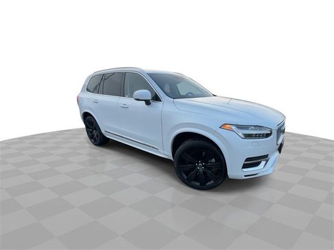 Used 2022 Volvo XC90 T8 Inscription image 2