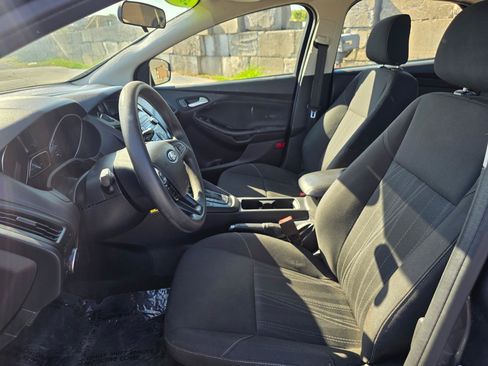 Used 2018 Ford Focus SE FWD image 16