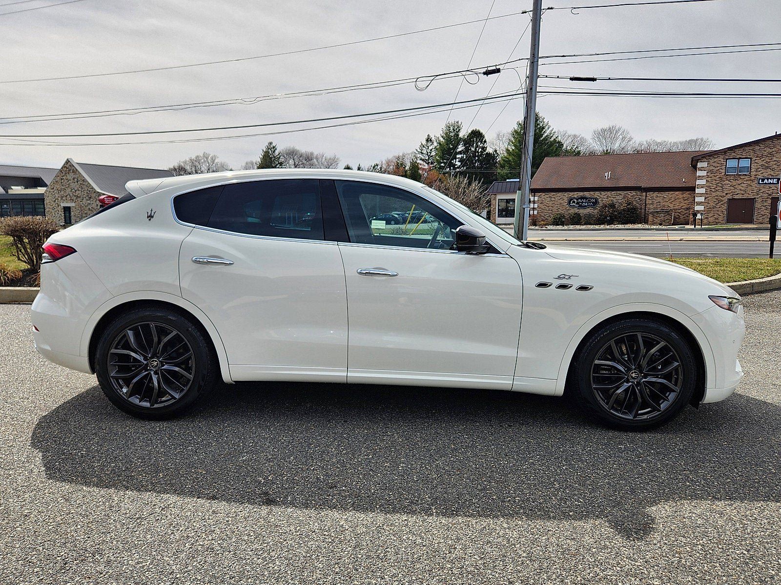 Used 2024 Maserati Levante GT Ultima AWD/4WD image 4