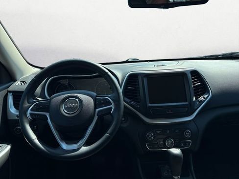 Used 2018 Jeep Cherokee Latitude Plus image 10