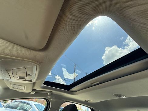 Used 2015 Ford Focus SE FWD image 16