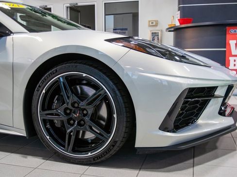 Used 2021 Chevrolet Corvette Stingray Preferred Cpe w/ Z51 Performance Package image 3