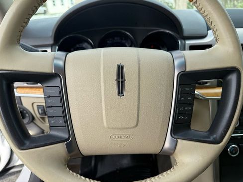Used 2011 Lincoln MKZ image 21