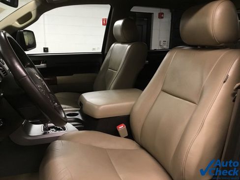 Used 2010 Toyota Tundra Limited image 31