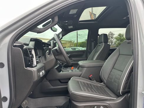 Used 2025 GMC Sierra 2500 AT4X image 10