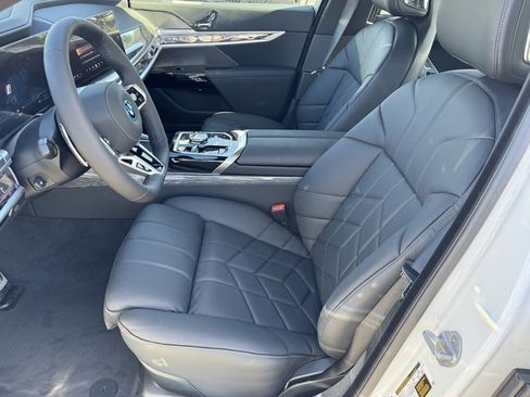 New 2026 BMW 750e xDrive w/ Premium Package image 21
