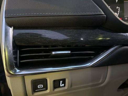 Used 2019 Cadillac XT4 Premium Luxury image 11