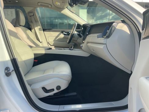 Certified 2023 Volvo XC60 B5 Plus w/ Climate Package image 16