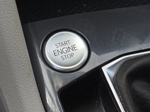 Used 2022 Volkswagen Tiguan SE w/ Panoramic Sunroof Package image 10