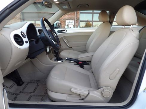Used 2013 Volkswagen Beetle 2.5 image 10