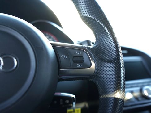 Used 2011 Audi R8 V10 image 35