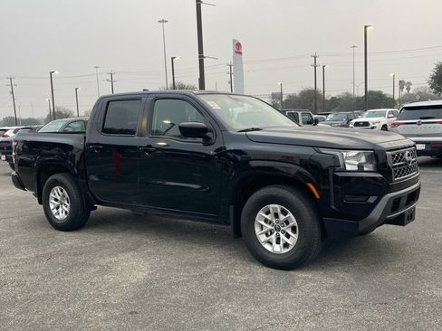 Used 2024 Nissan Frontier SV image 3