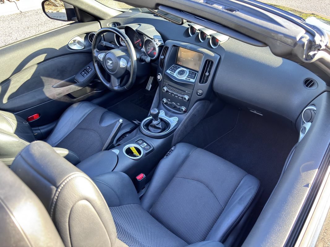Used 2011 Nissan 370Z Touring w/ Sport Pkg RWD image 12