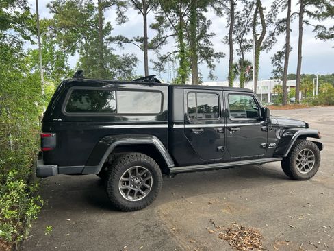 Used 2020 Jeep Gladiator Overland AWD/4WD image 2